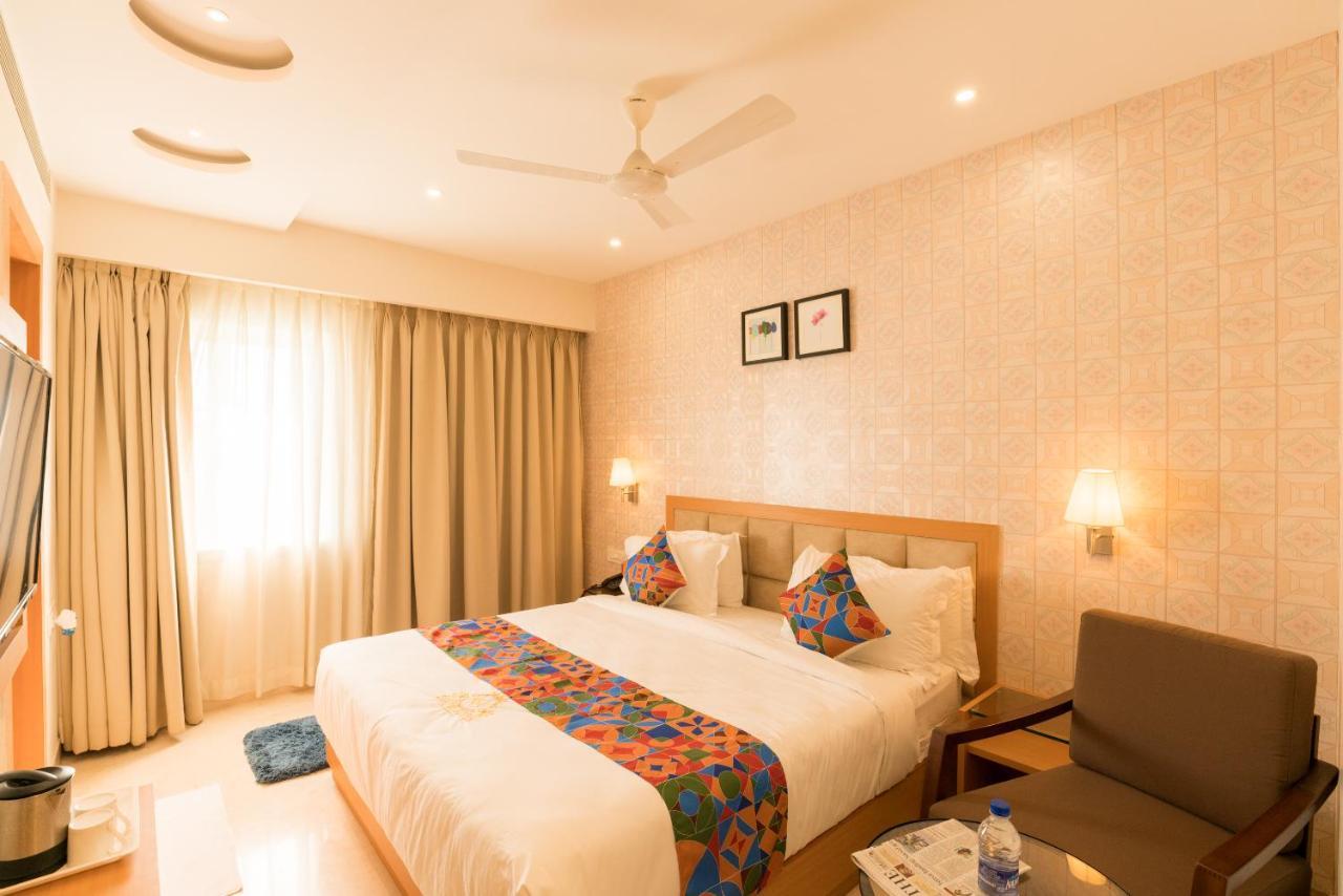 KVR Capitol Suites Vijayawāda Exterior foto