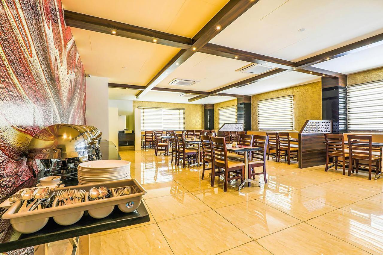 KVR Capitol Suites Vijayawāda Exterior foto