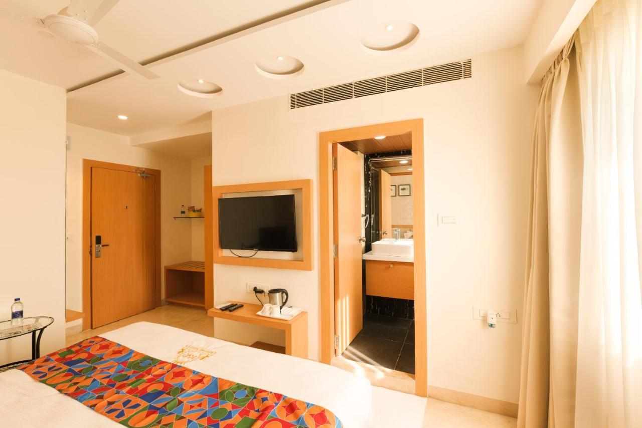 KVR Capitol Suites Vijayawāda Exterior foto
