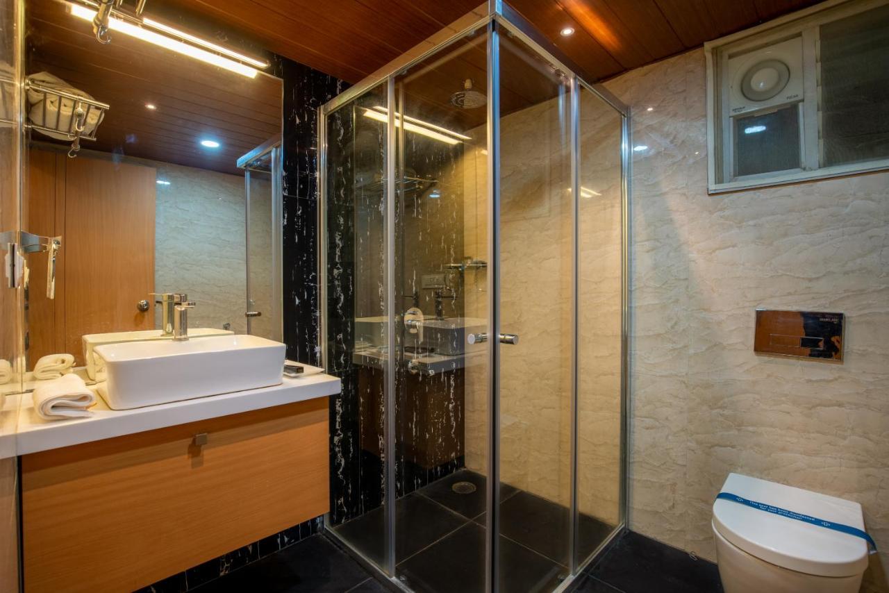 KVR Capitol Suites Vijayawāda Exterior foto